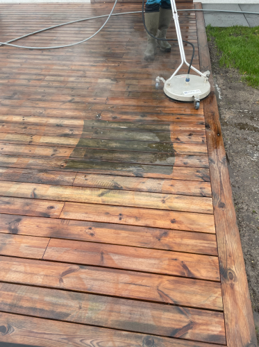 Terrasserens og algebehandling af terrasse udført med højtryksrensning